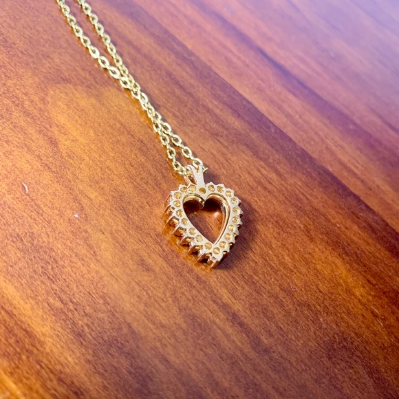 Heart shaped diamond and gold necklace - Picture 3 of 11